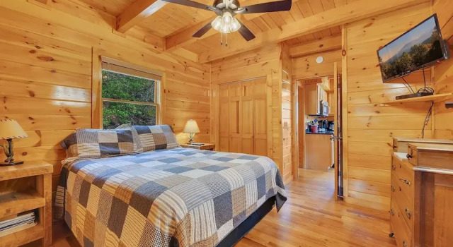 Номер Standard Tranquility - Quiet And Comfortable Cabin! Close To The Tanger Outlet Shopping 2 Bedroom Cabin by RedAwning
