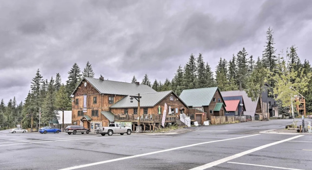 Коттедж с 2 комнатами с балконом Inviting Mt Hood Cabin w/ Porch: 1 Mi to Skibowl!