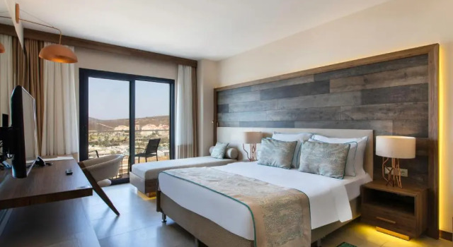Двухместный номер Deluxe с частичным видом на море Design Plus Seya Beach Hotel