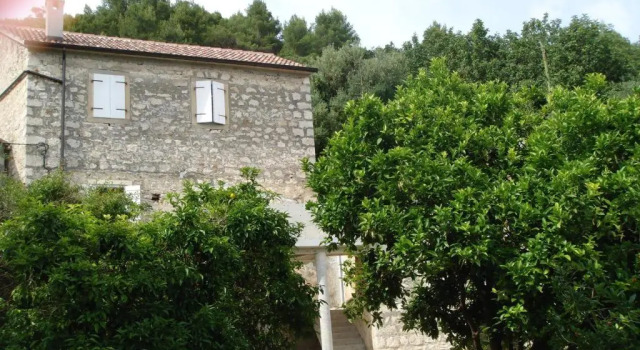 Коттедж с 2 комнатами Holiday Home Rubinić