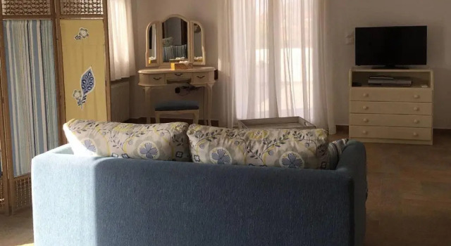 Quality Brand Villas 5br magnificent Laura Estate Basket Tennis court Billiards Gym Large Pool Fireplace Bar Parking Barbecue 3 kitchens, Book Villa Pounta Grækenland