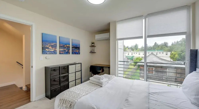 Seattle Townhome: Rooftop Deck < 7 Mi to Dtwn, Забронировать Апартаменты/квартира Сиэтл штат Вашингтон, рядом с Пляж Ист-Грин-Лейк