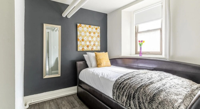 2BR Apt w Netflix- In the Heart of DT Hamilton, Varaa Hotelli Hamilton 