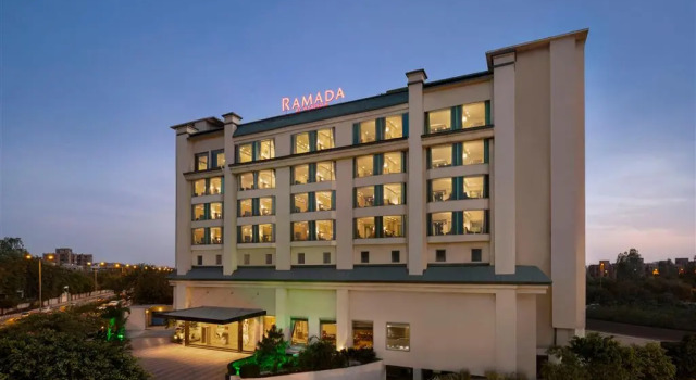 Ramada by Wyndham New Delhi Pitampura, Забронировать Отель Sikandarābād штат Уттар-Прадеш