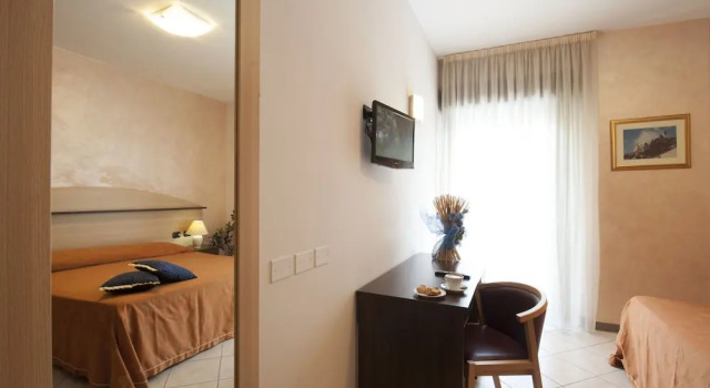 Четырёхместный номер Standard с балконом Hotel Le Ginestre
