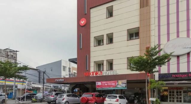 Reddoorz Plus @ Pengayoman Panakkukang, Book Hotel Hotels in Sulawesi with Parking, Parking