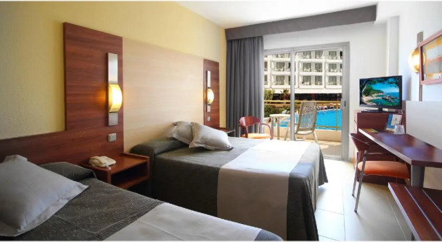 Трёхместный номер Premium AQUA Hotel Aquamarina & Spa