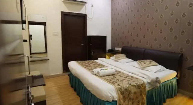 Temptation Hotel, Забронировать Отель Отели Аллахабад с парковкой, Парковка