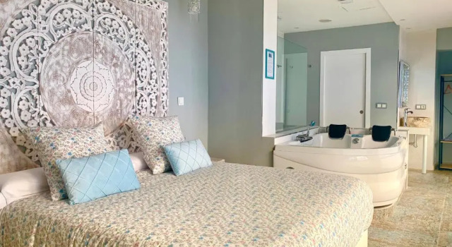 Jacuzzi Suite Hotel & Boutique Spa Adealba