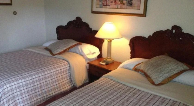Embassy Motel - Franklin, Varaa Motelli Franklin Wisconsin