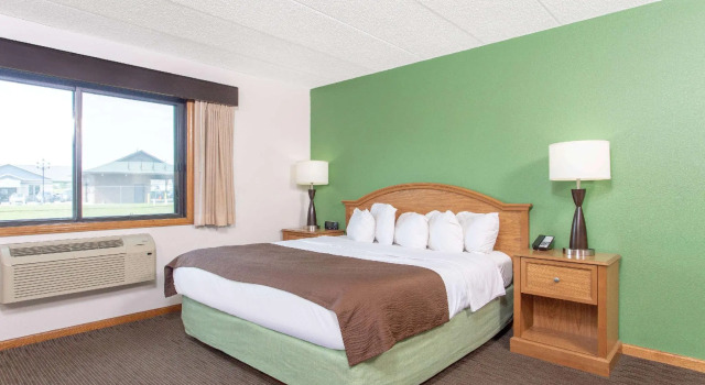 Двухместный номер Deluxe AmericInn by Wyndham Eau Claire