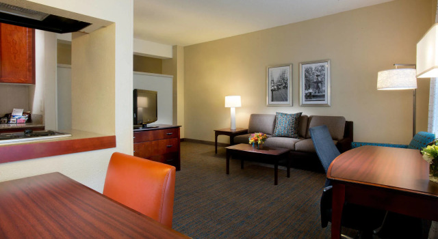 Residence Inn Memphis Downtown, Buchen Sie Hotel Memphis Tennessee, in der Nähe von Magevney House