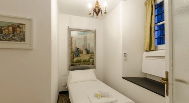 JOIVY Ideal Flat Near Aquarium