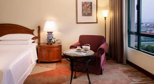 Двухместный номер Deluxe Sheraton Hanoi Hotel