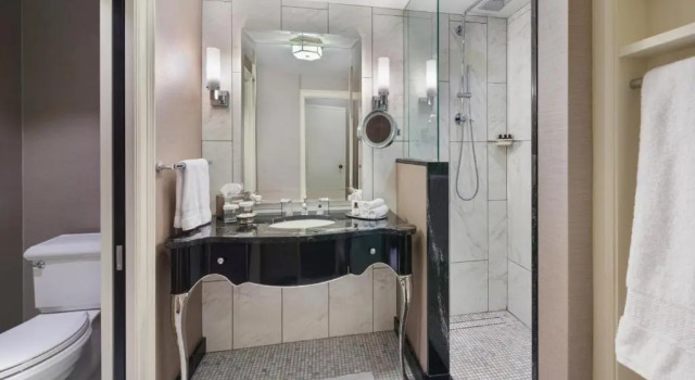 Четырёхместный номер Grand The Pfister Hotel
