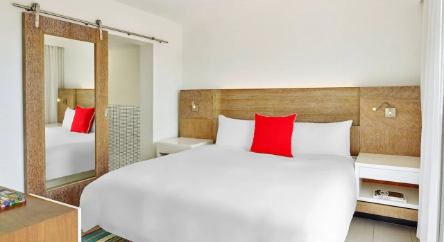 Двухместный номер Deluxe Royal Palm South Beach Miami, a Tribute Portfolio Resort