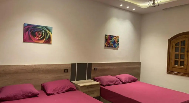 شاليه ارضى بجنيه مارينا ٥ تشطيب و فرش فندقي, Boek Hotel Hotels in North Coast met parkeren, Parkeren