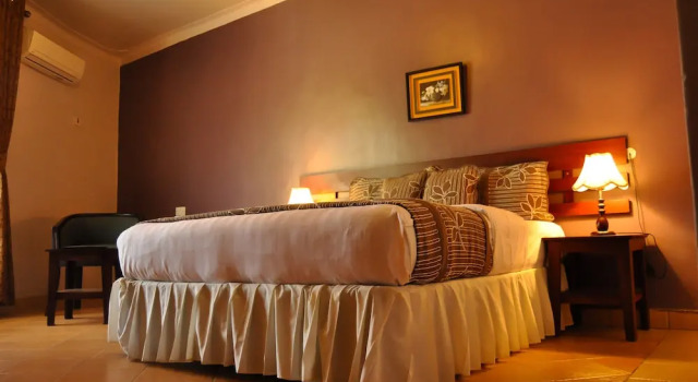 Camera Deluxe Silver Springs Hotel Uganda