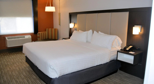 Номер Standard Holiday Inn Express & Suites by IHG