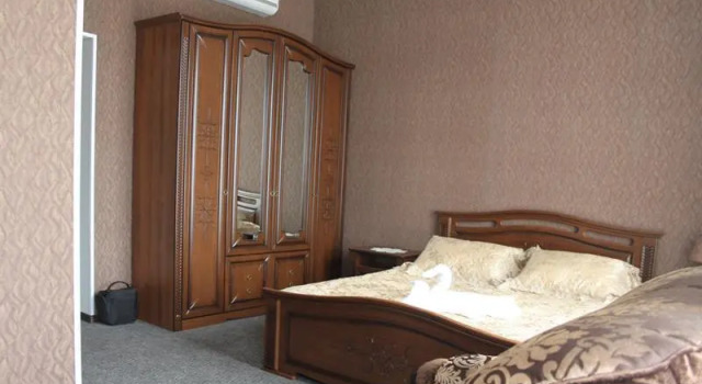 Полулюкс Отель Апартс Отель