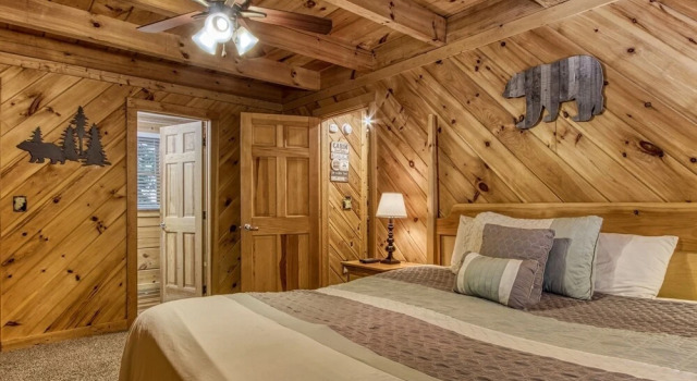 Er96 - Squirrel's Leap - Great Location! Close To Town! 2 Bedroom Cabin by RedAwning