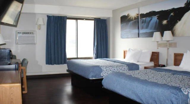 Четырёхместный номер Standard Days Inn by Wyndham Sioux Falls