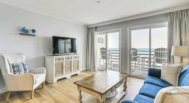 Апартаменты Oceanfront South Carolina Retreat - Pool & Balcony