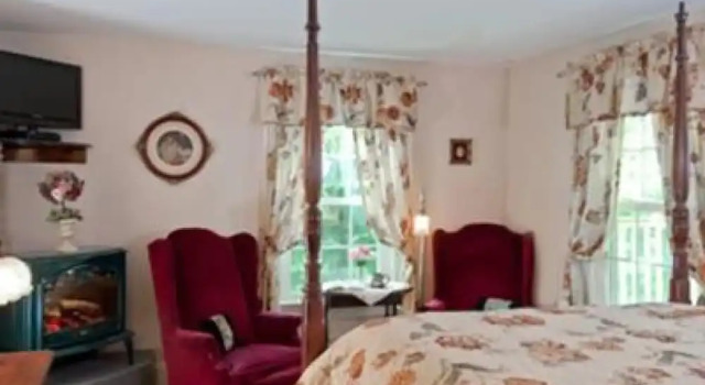 Двухместный номер Deluxe с видом на сад Alpine Haus Bed & Breakfast Inn