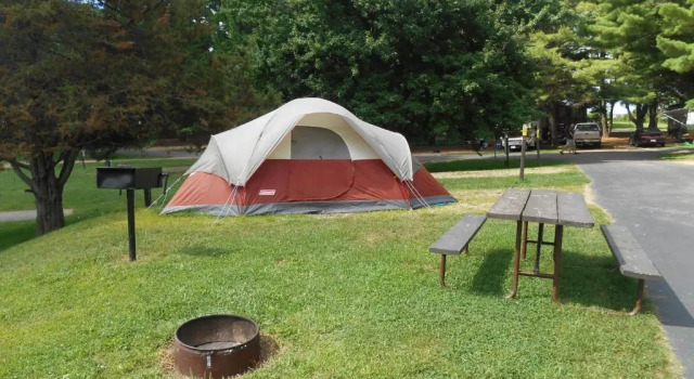 Тент Yogi Bears Jellystone Park Camp-Resort Wisconsin Dells