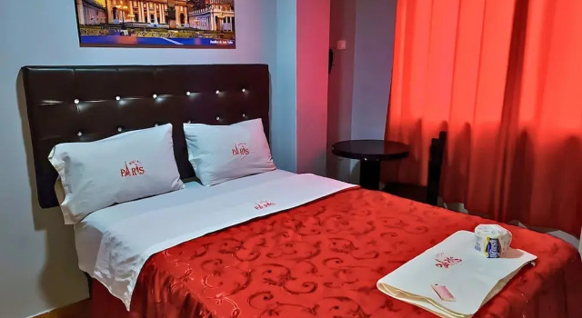 Hostal Paris 1, Rezerwuj Hotel Hotele w Lima z basenem, Basen
