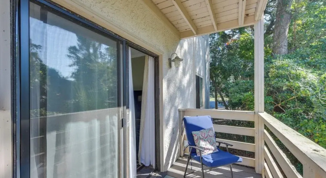 Апартаменты 1 Mi to Beach, Pool Access: Hilton Head Island Gem
