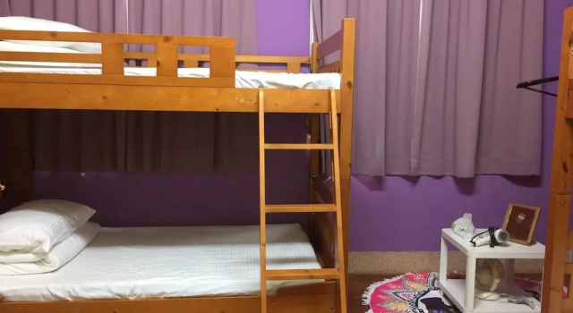 Кровать в общем номере HouseNandoor