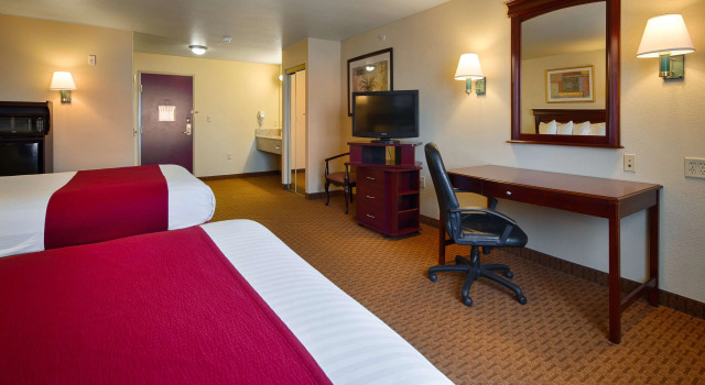 Четырёхместный номер Standard SureStay Plus Hotel by Best Western Quanah