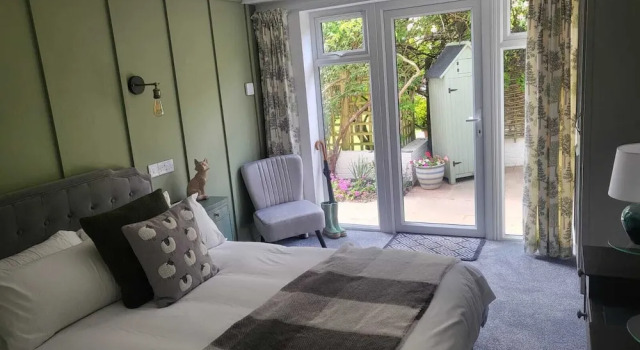Deluxe Tweepersoons kelder kamer uitzicht op de tuin The Three Cups Inn