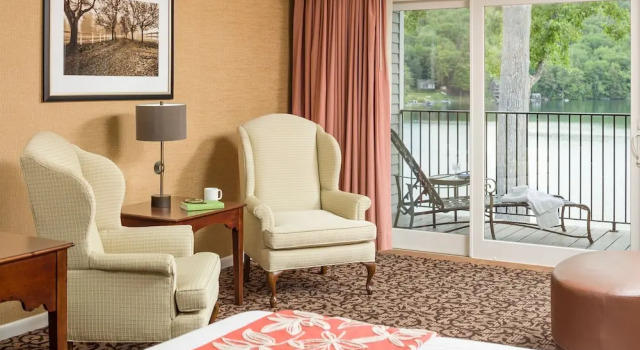 Четырёхместный номер Standard Lake Morey Resort