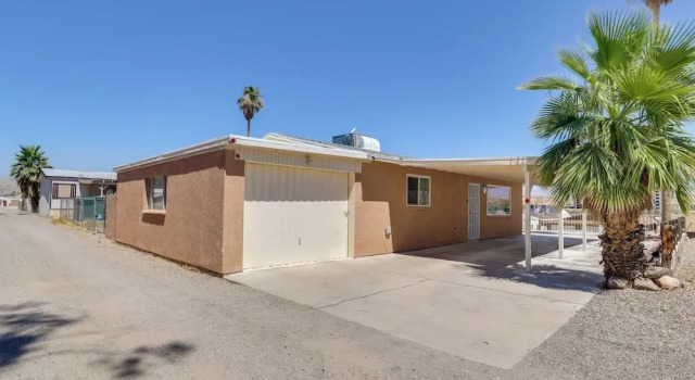 Riverfront Bullhead City Home w/ Mountain Views!, Забронировать Вилла Виллы Буллхед-Сити, Вилла