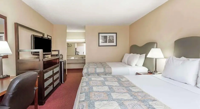 Четырёхместный номер Standard Ramada by Wyndham Altamonte Springs Near I-4