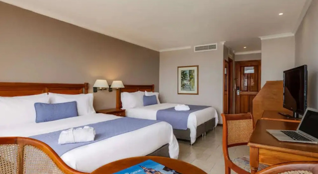 Четырёхместный номер Premium Hotel Cerca al Mar HC-F Con Desayuno