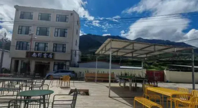 Songpan Nanshan Yunju Homestay, Prenota Hotel Hotel a Ngawa con parcheggio, Parcheggio