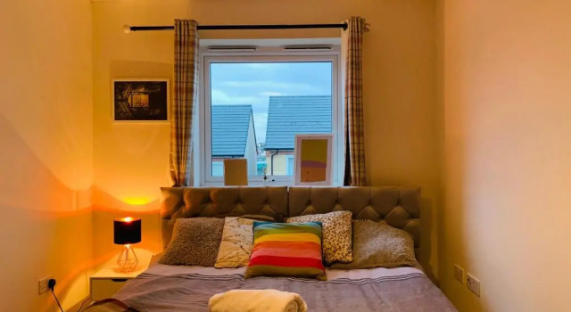 Cove, Dorlahomes, Spacious 3 Bed House with Garden, Free Parking, Sittingbourne City Centre, Rezervați Hotel Sittingbourne Kent, aproape de AquaManda