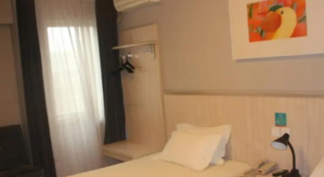 Номер Standard Jinjiang Inn Zhengzhou Railway Station Erqi Square Metro Station