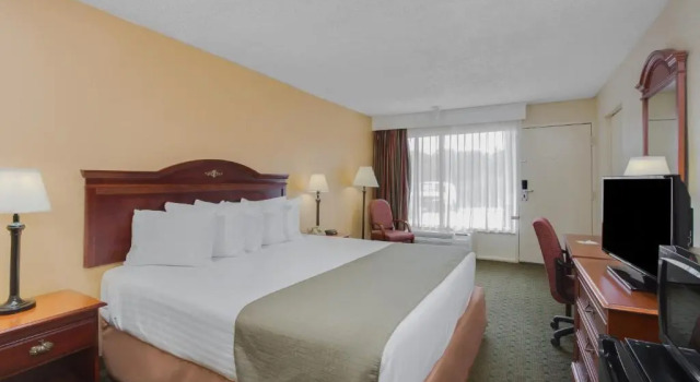 Номер Standard Days Inn by Wyndham Asheville West