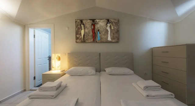 Four Seasons Villa 1