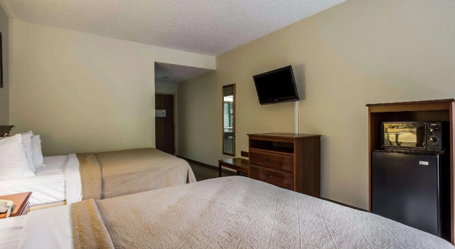 Четырёхместный номер Standard Quality Inn Rogersville