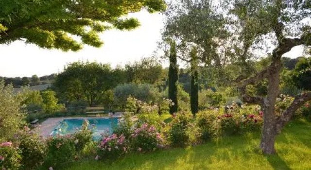 Umbrian Holiday on the enchanting hills of Todi, Varaa Hotelli Massa Martana Umbria