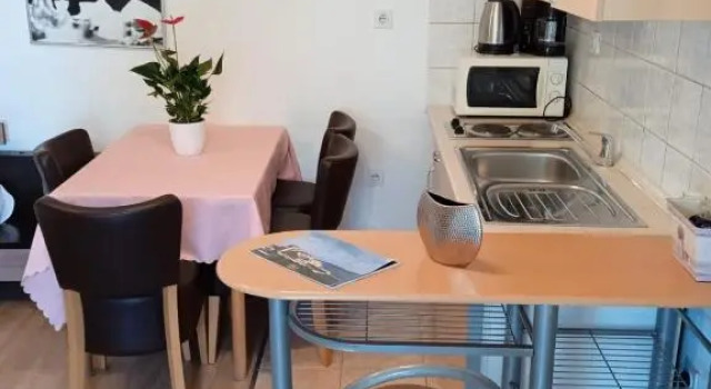 Pelivan Apartments, Buchen Sie Ferienwohnung Hotels in Gespanschaft Split-Dalmatien mit Pool, Schwimmbad