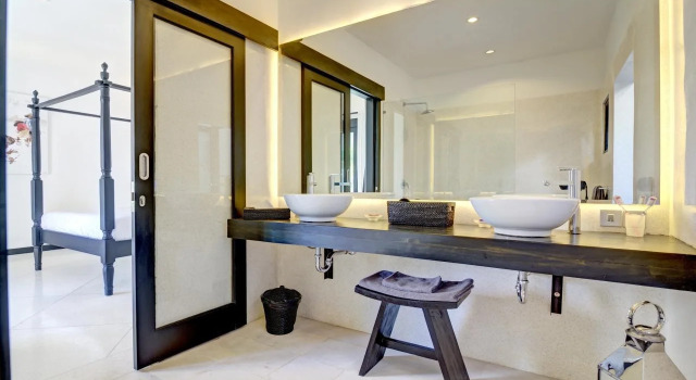Villa Ema Seminyak, Rezervovat Vila Chaty v Bali, Chalupa