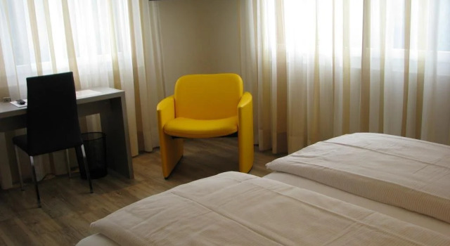 Smart Hotel Kreisel --Self check-In, Забронировать Отель Отели кантона Швица с парковкой, Парковка
