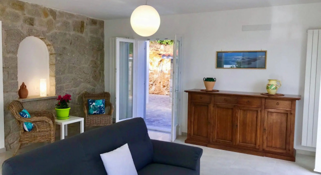 Uniquely located, quiet, facing the sea. 3 Rooms Villa, 6 Beds,  sea 80/100 mt.-Scrittore2 Villa Fiore, Book Villa Capoliveri Elba