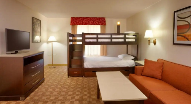 Полулюкс Cortona Inn and Suites Anaheim Resort